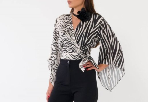 WRAP ANIMAL PRINT BLOUSE