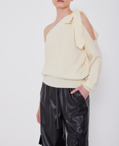 1 SLEEVE TOP WIITH LONG SLEEVE AND TIE BOW