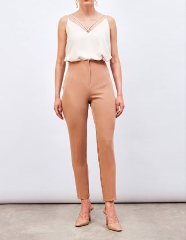 SLIM FIT DART DETAIL PANT